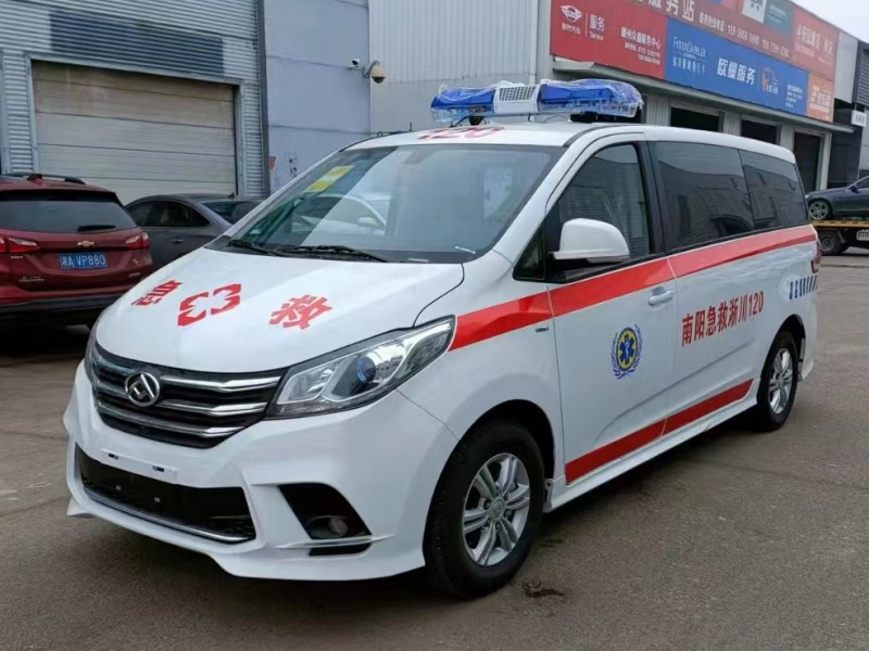 大通G10自動(dòng)擋救護(hù)車(chē)