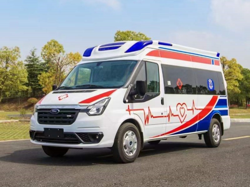 福特V348長(zhǎng)軸中頂救護(hù)車(chē)