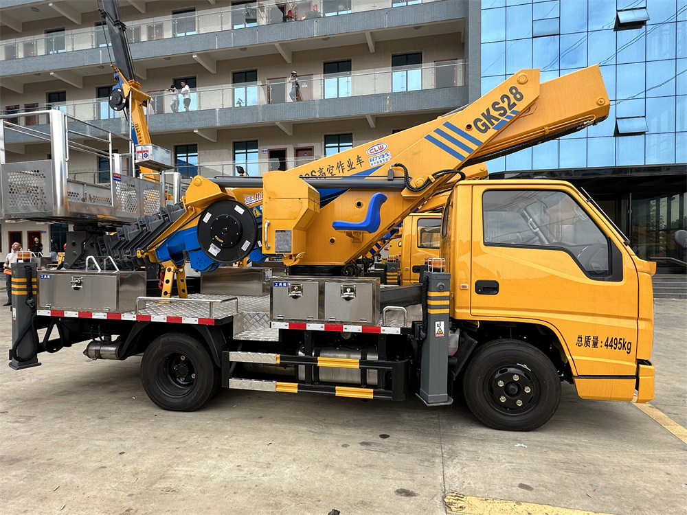 藍牌28米高空作業(yè)車圖片配置參數(shù)